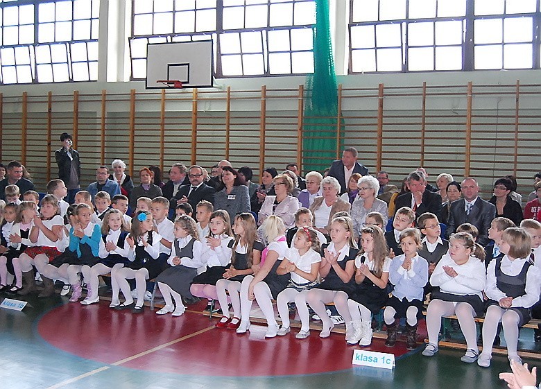  Pasowanie wielkim ołówkiem pierwszoklasistów w Szkole Podstawowej nr 7 w Brodnicy