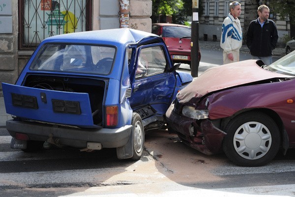 Maluch do kasacji i ranny w wypadku kierowca (zdjęcia)