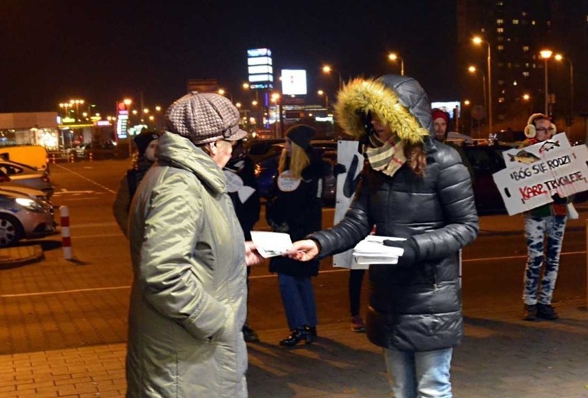 Przed marketem sieci Kaufland na Al. Solidarności odbyła się...