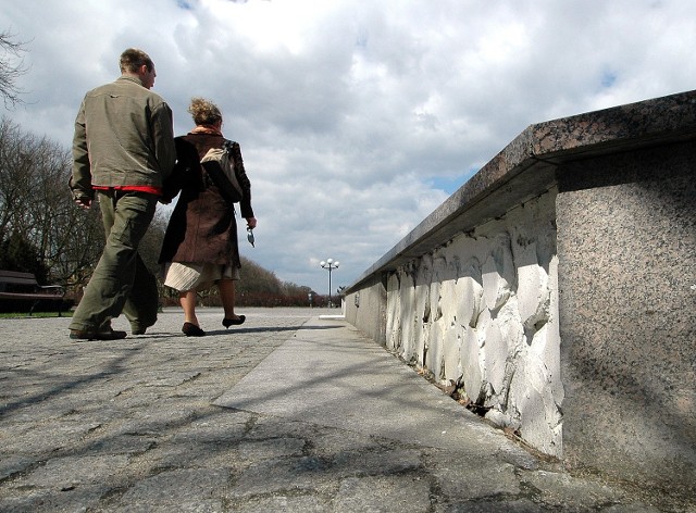 &#8220;Bartłomiejka&#8221; znajduje się w urokliwej części miasta. Trudno jednak chwalić się fontanną, z której odpadają kafelki.