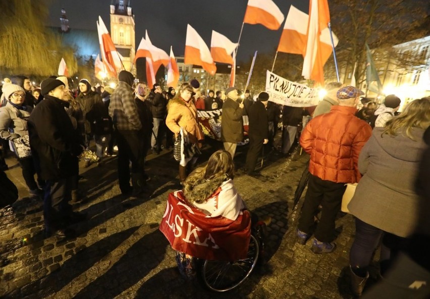 Takie wartości, jak honor, rodzina, Bóg oraz pamięć o tych,...