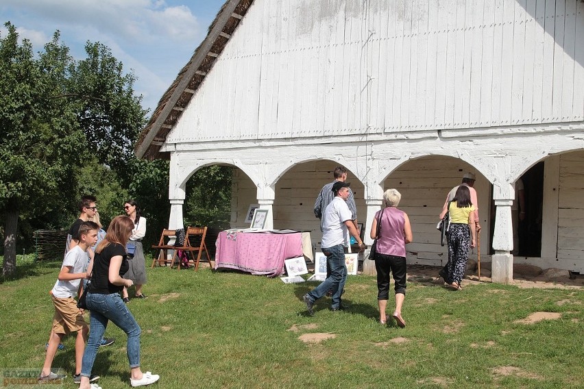 "Każdej niedzieli kujawiak się weseli". Skansen w Kłóbce otworzył sezon [zdjęcia]