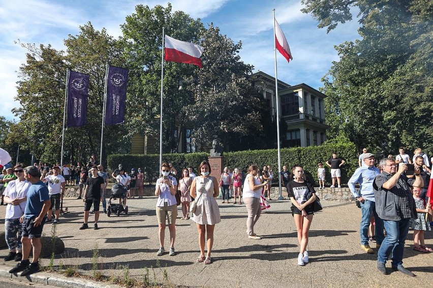 Punktualnie o godz. 17 w Szczecinie zawyły syreny. 76....