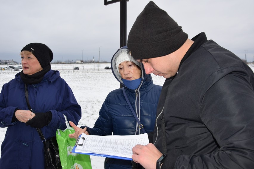 Wspólny spacer nordic walking z okazji Dnia Babci i Dziadka w Sandomierzu [ZDJĘCIA]