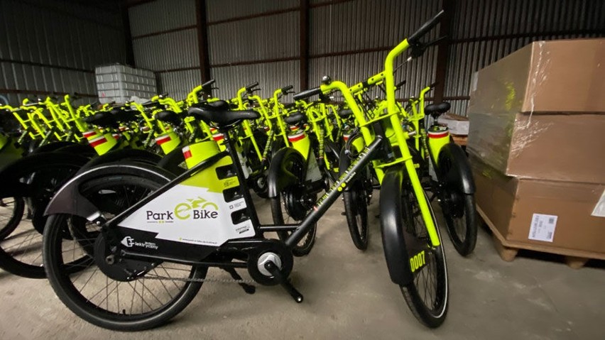 Miejskie rowery elektryczne, które pilotażowo pojawiły się w...