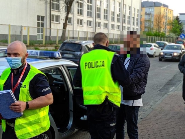 Pijany kierowca, który staranował ławki w Częstochowie, miał orzeczony sądowy zakaz prowadzenia pojazdów