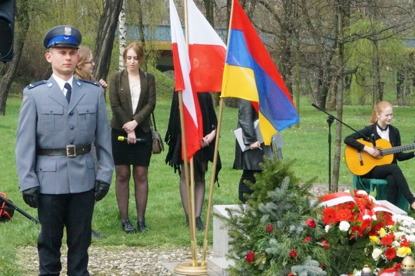 Zabrze: marsz ulicami miasta w rocznicę Zbrodni Katyńskiej [ZDJĘCIA]