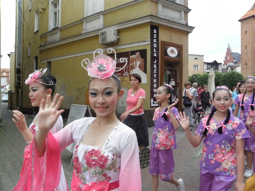 Uwagę zwracały piękne tancerki z Tajwanu
