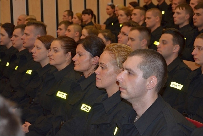 250 nowo przyjętych policjantów rozpoczęło szkolenie...
