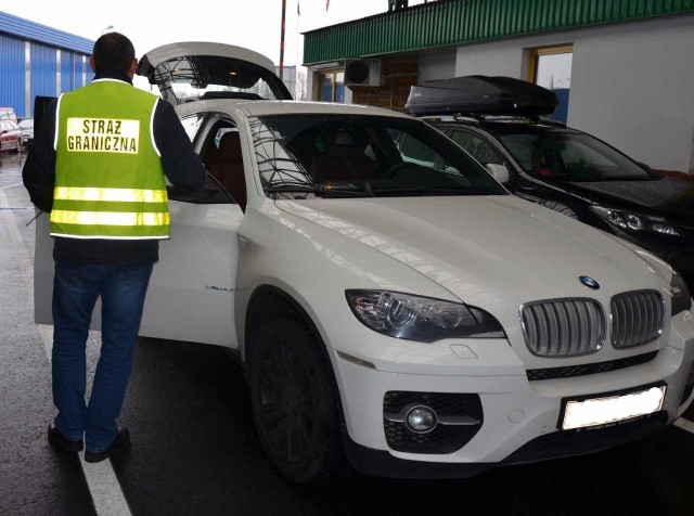 Szacunkowa wartość BMW z 2011 roku wynosi 120 tys. zł.