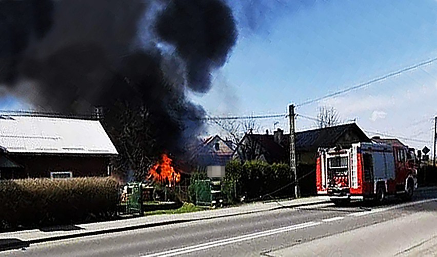 Pożar w podgrybowskiej wiosce gasiło osiem strażackich zastępów