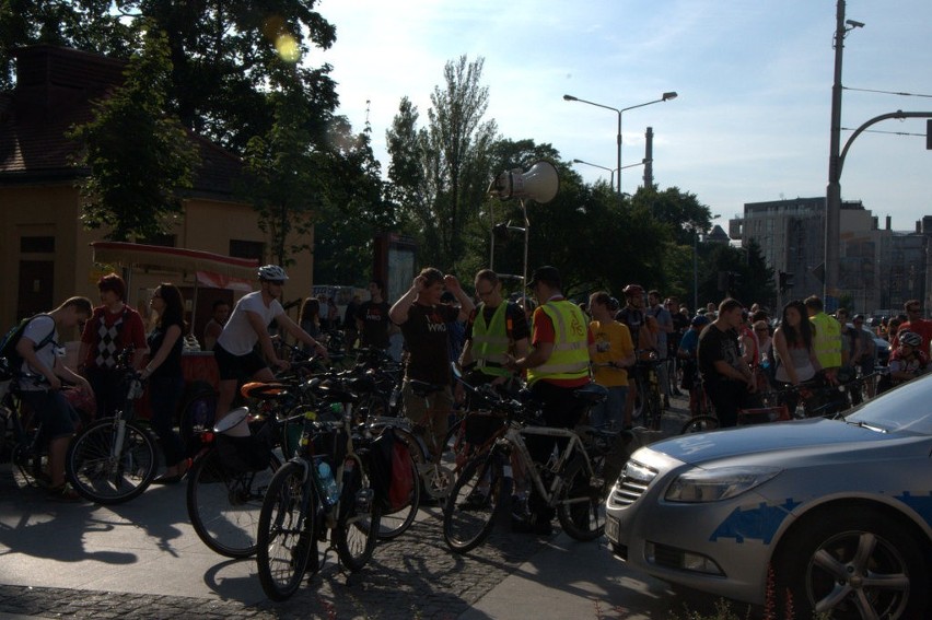 Masa Krytyczna we Wrocławiu. 200 rowerzystów przejechało przez centrum (ZDJĘCIA)