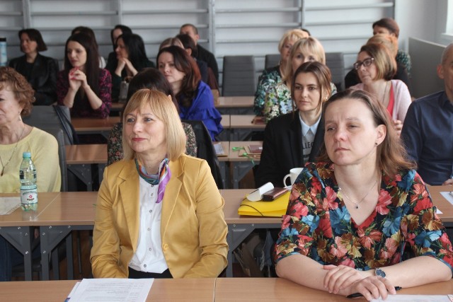 Konferencję dla nauczycieli "Uczeń obcojęzyczny w polskiej szkole" zorganizowała Publiczna Szkoła Podstawowa numer 7 w Radomsku