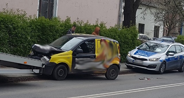 Kolizja wydarzyła się w środę, 19 kwietnia, przy rondzie łączącym ulice Makowa i Jędrzychowską w Zielonej Górze.