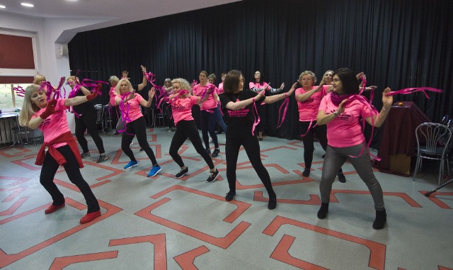 W piątek w klubie „Na Skarpie” w Koszalinie można było poprzez taniec zaprotestować przeciw przemocy. Organizatorem akcji było Koszalińskie Stowarzyszenie Aktywności Lokalnej Era Kobiet.Zobacz także One Billion Rising 2017 na Rynku Staromiejskim (archiwum)