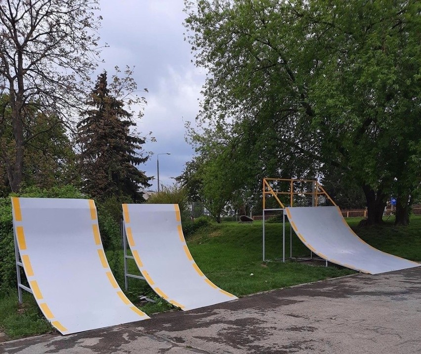 Tak skatepark zlokalizowany między Lotników Polskich i ul....