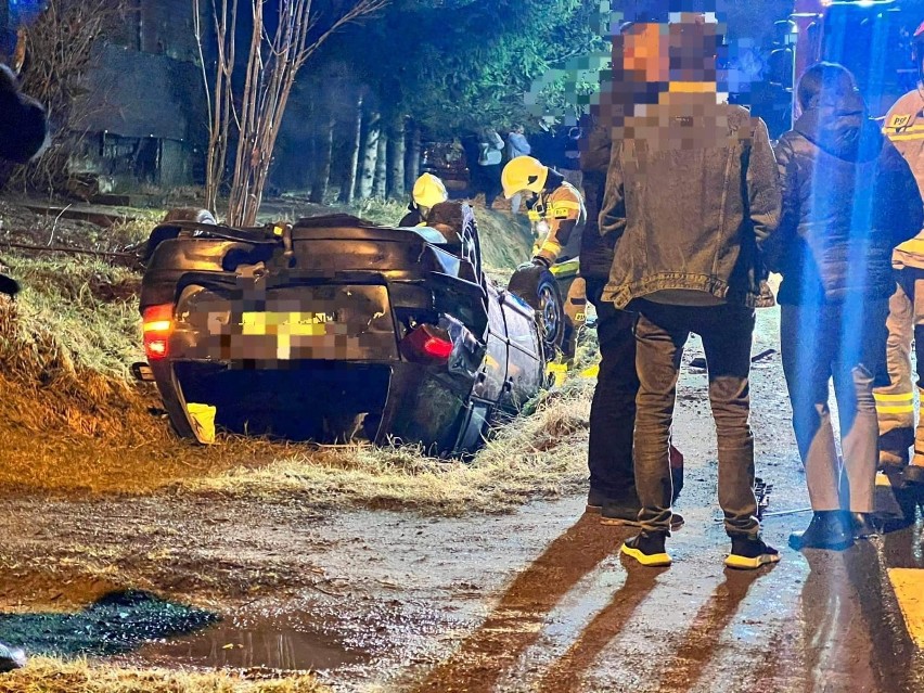 Nocne zderzenie samochodów na krajówce pod Limanową. Dwie osoby w szpitalu