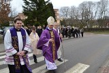 Msza św. prymicyjna ks. bpa Arkadiusza Okroja w rodzinnej parafii w Chmielnie ZDJĘCIA, WIDEO 