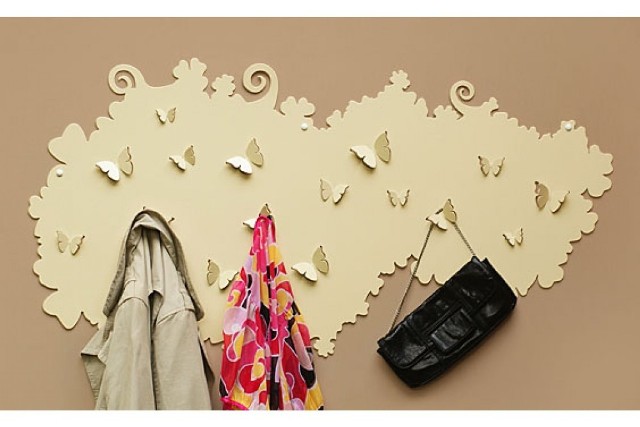 Wieszak Butterfly w wersji maxiTaki wieszak na ubrania jest praktyczną dekoracją przedpokoju