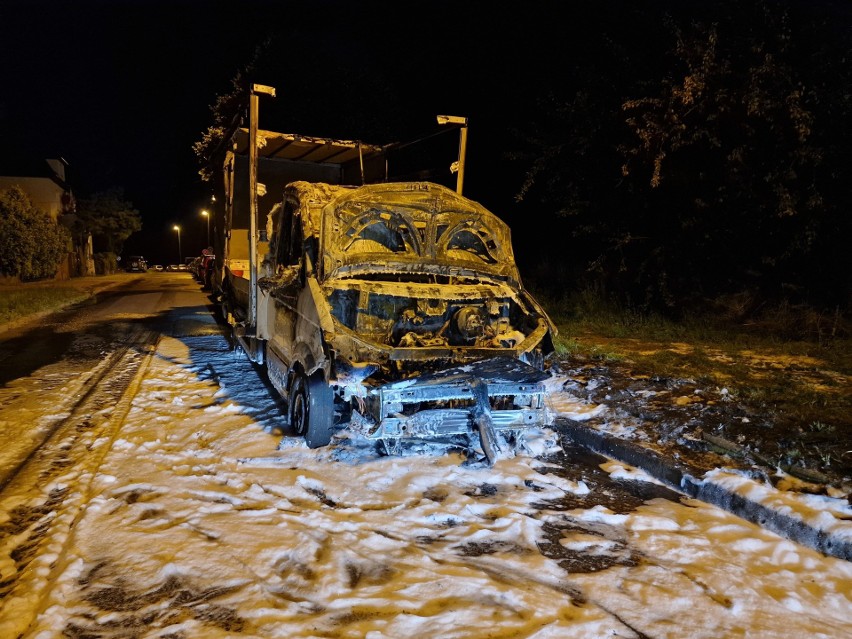 Pożar samochodu dostawczego na ul. Kolejowej w Koszalinie [ZDJĘCIA]