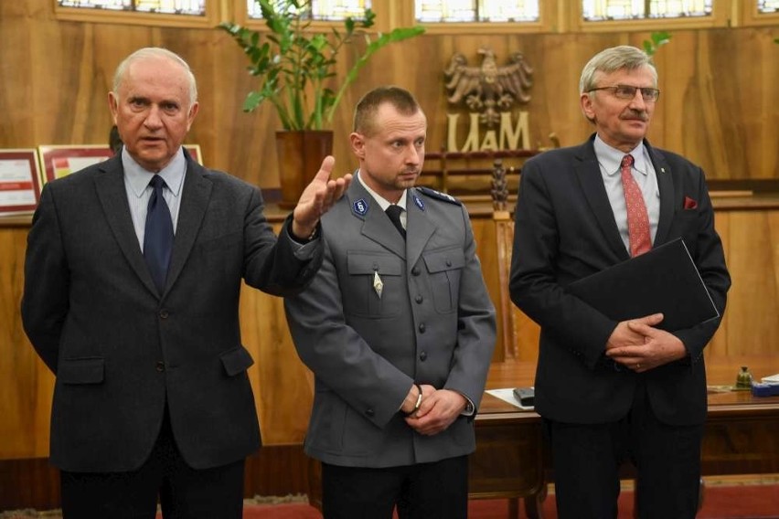 Atak tasakiem na UAM: Oni uratowali życie profesorowi chemii