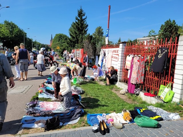 Przed Klubem Krąg po raz kolejny odbyła się giełda staroci.