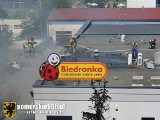 Pożar marketu Biedronka w Gdańsku Pieckach-Migowie. 17.06.2021 r. Brak osób poszkodowanych. Zapaliła się izolacja dachu