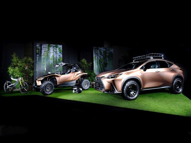 Lexus zaprezentował na Tokyo Auto Salon 2022 dwa prototypowe niskoemisyjne auta do jazdy z dala od autostrad: NX PHEV OFFROAD Concept oraz ROV Concept.Fot. Lexus