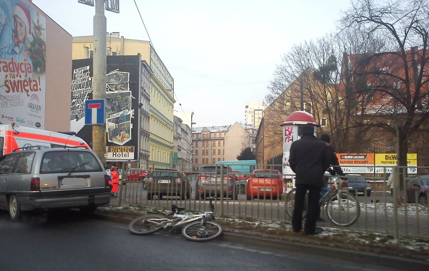 Wrocław: Wypadek z udziałem rowerzysty na ul. Nowy Świat (FOTO)