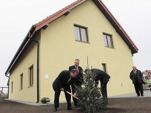 Migawka z otwarcia małego domu dziecka w Inowrocławiu