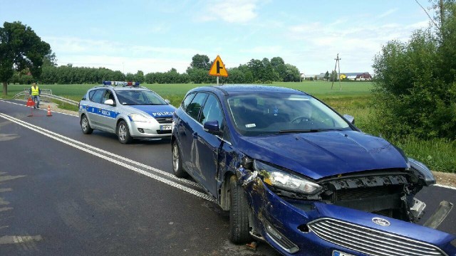 Na drodze krajowej nr 63 doszło dzisiaj do zderzenia trzech pojazdów. Lekko ucierpiała jedna osoba.Wypadek na krajowej ósemce. Tir uderzył w ekran akustyczny