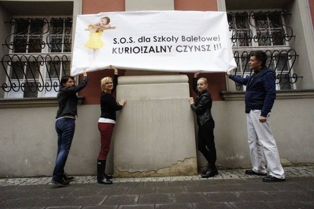 Dyrektor szkoły rozpoczął protest przeciwko roszczeniom poznańskiej kurii