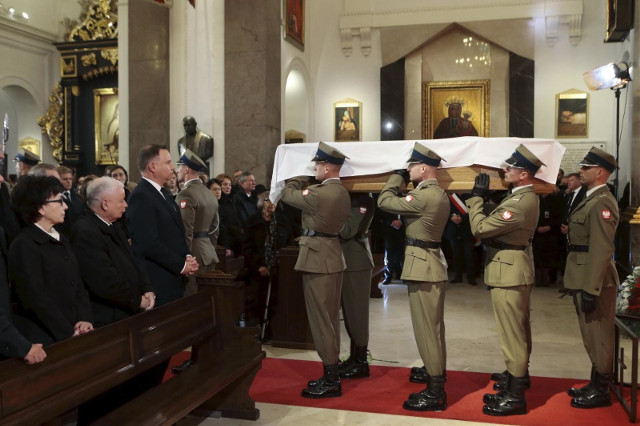 Pogrzeb Kornela Morawieckiego. Kto był na pogrzebie? [ZDJĘCIA] Ojca premiera żegnali ważni politycy, przemawiał Jarosław Kaczyński [WIDEO]