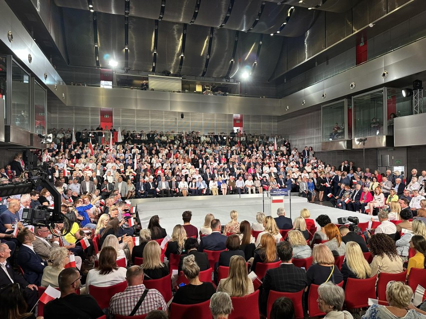 Jarosław Kaczyński w Kielcach. Zaprezentowano kandydatów Prezes Prawa i Sprawiedliwości w wyborach do Sejmu i Senatu