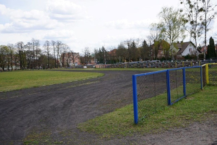 Stadion Miejski w Piszu doczeka się remontu. Jest prawie 3 mln zł dofinansowania [ZDJĘCIA]