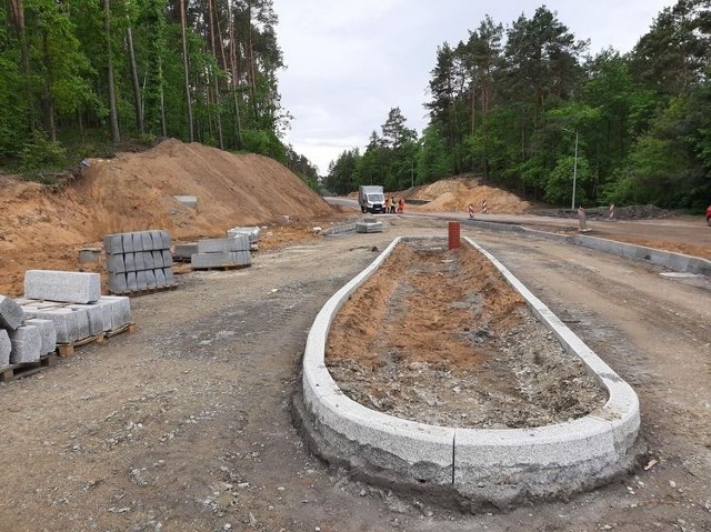 Ulica Smukalska w całości ma być przejezdna jeszcze w tym roku, natomiast zakończenie wszystkich prac planowane jest wiosną 2023 roku.