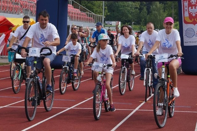 Około 700 osób wzięło udział w III Rajdzie Rowerowym Inowrocław 2016. Na starcie, który zorganizowano na Stadionie im. Inowrocławskich Olimpijczyków, obok mieszkańców Inowrocławia stanęli cykliści z klubów rowerowych w Kruszwicy, Strzelnie i Solcu Kujawskim. Trasa rajdu wiodła od stadionu poprzez teren Galerii Solnej, a stamtąd przez osiedle Rąbin, Szymborze i os. Piastowskie do Jacewa. Tam na uczestników imprezy czekały kiełbaski z grilla, żurek oraz grochówka. Niestety, nie obyło się bez stłuczek. Potrzebna była fachowa pomoc medyczna.  Start rajdu Inowrocław 2016 odbył się na stadionie przy ul. Wierzbińskiego