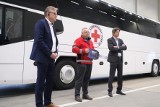Volkswagen Poznań przekazał Polskiemu Czerwonemu Krzyżowi nowoczesny autobus do przewozu uchodźców [ZDJĘCIA]