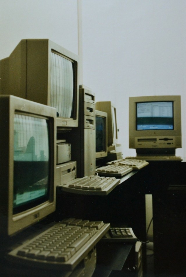 32. lata temu podłączono Polskę do Internetu! Jeden z pierwszy komputerów podłączonych do sieci znajdował się w Krakowie