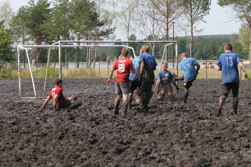 Torfowy Rycerz Aptel Białystok Mistrzem Polski w Piłce Błotnej (zdjęcia)