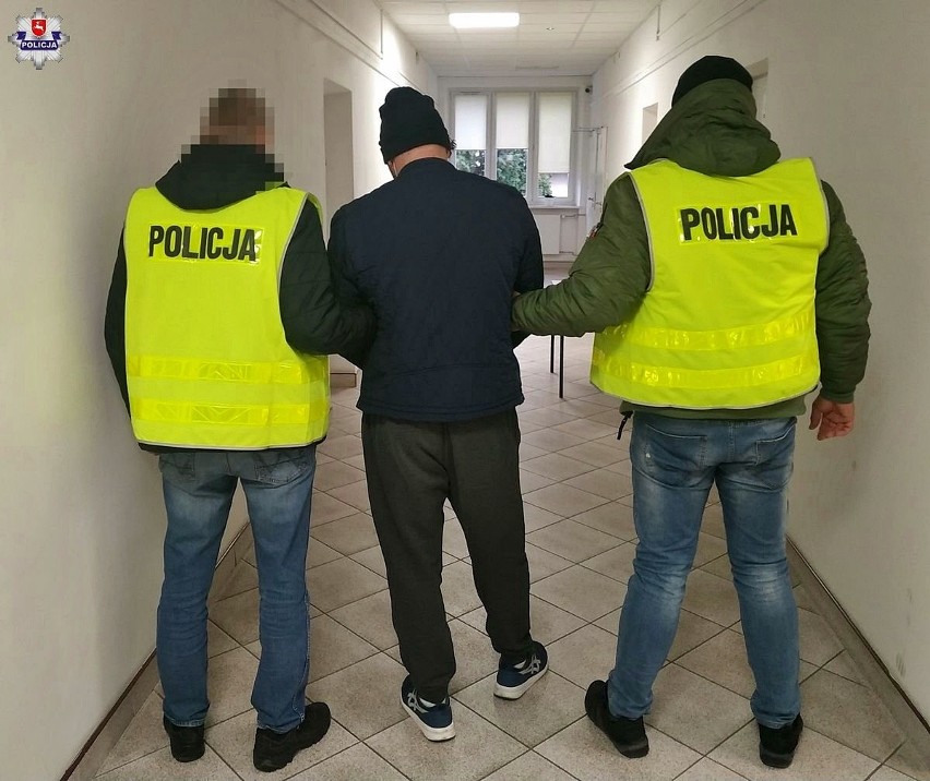 Krasnystaw. Wybite szyby w lokalu i zdewastowane drzwi wejściowe. Policja zatrzymała podejrzanych o wandalizm