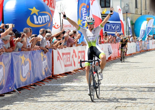 Mateusz Komar z Voster Team przed rokiem był pierwszy na mecie w Krośnie. Przejął koszulkę lidera i nie oddał jej aż do końca wyścigu