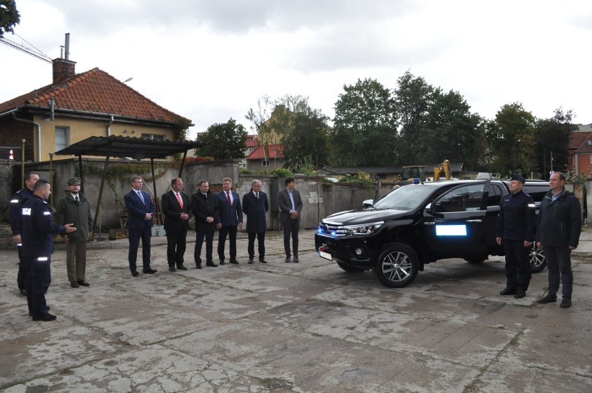 Giżycko: Policja dostała nowy nieoznakowany radiowóz. Toyotą Hilux będą jeździć policjanci ze wszystkich wydziałów giżyckiej komendy [FOTO] 