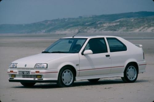 Fot. Renault: W 1988 r. zaprezentowano auto z nadwoziem...