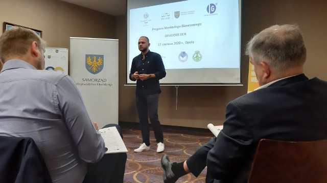 Rafał Dryja podczas prezentacji przed mentorami.