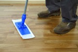 Olejowanie czy lakierowanie podłogi? Która metoda jest lepsza i jak to zrobić