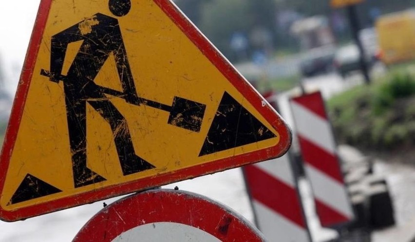 Droga przez Brzegi będzie zamknięta dłużej. Trwa koszmar kierowców