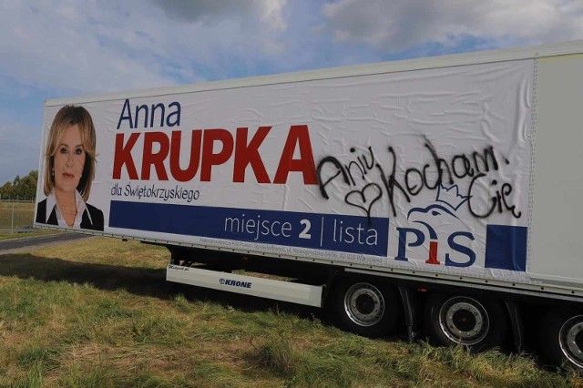 "Aniu, kocham Cię" - taki napis pojawił się na billboardzie świętokrzyskiej poseł Prawa i Sprawiedliwości oraz wiceminister sportu i turystyki Anny Krupki.