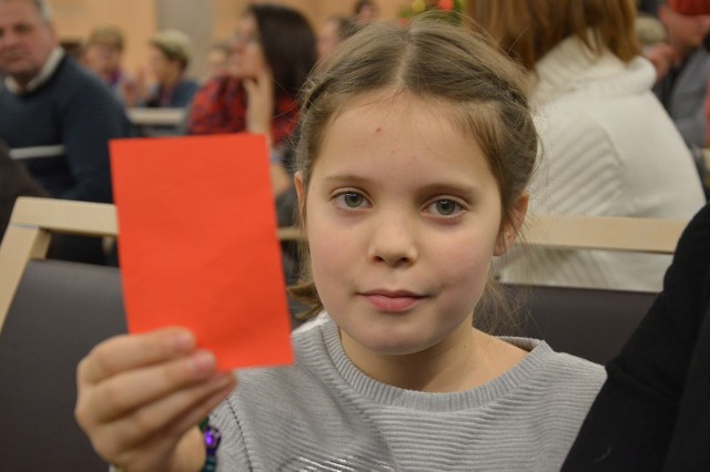 Na zdjęciu Basia Prokopyszyn. Mama dziewczynki, Katarzyna Prokopyszyn, postanowiła, że jej dwoje dzieci, Basia i Filip na znak protestu nie pójdą we wtorek, 10 stycznia, do szkoły.