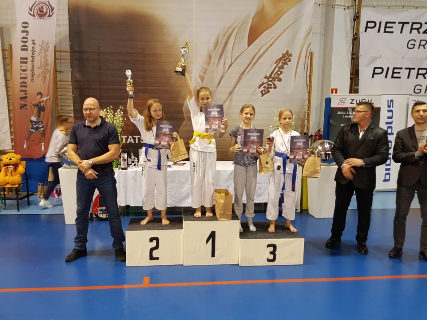 Cztery medale karateków z Niekłania Wielkiego w Katowicach [ZDJĘCIA]